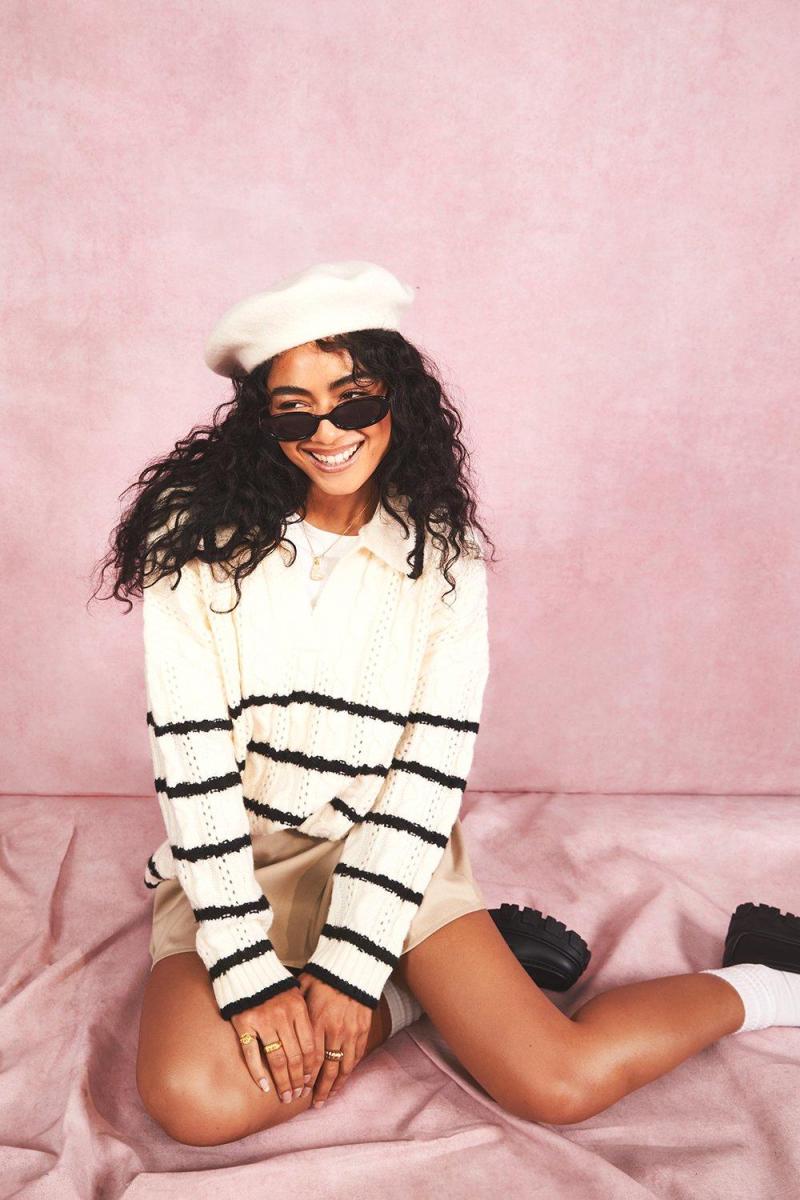 М'який трикотажний джемпер з коміром-поло в смужку