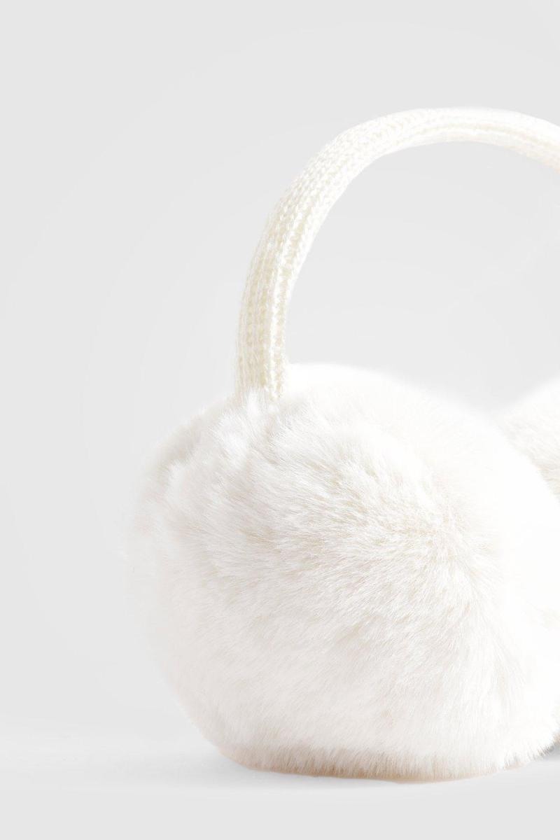 Пухнаста навушниця