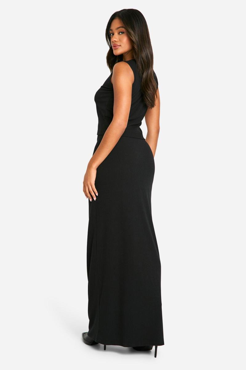 М’які ґудзики в рубчик і максі-спідниця