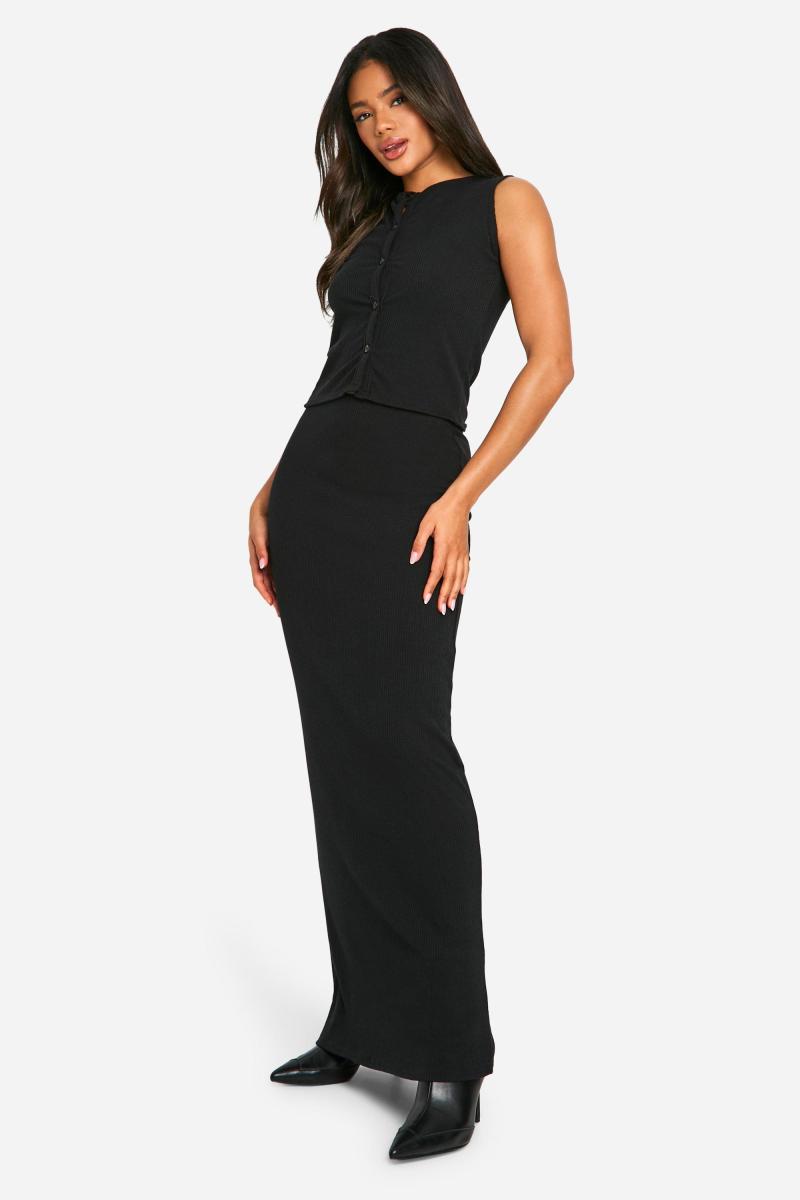 М’які ґудзики в рубчик і максі-спідниця