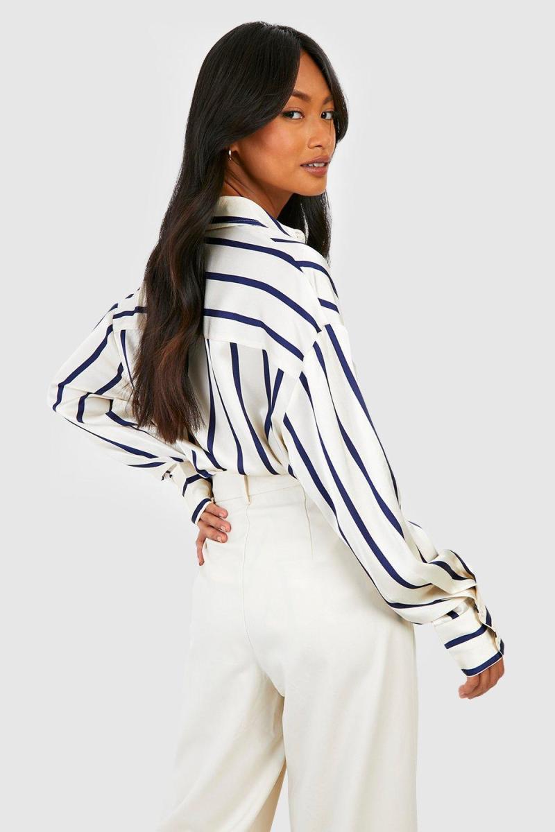 Атласна сорочка в тонку смужку