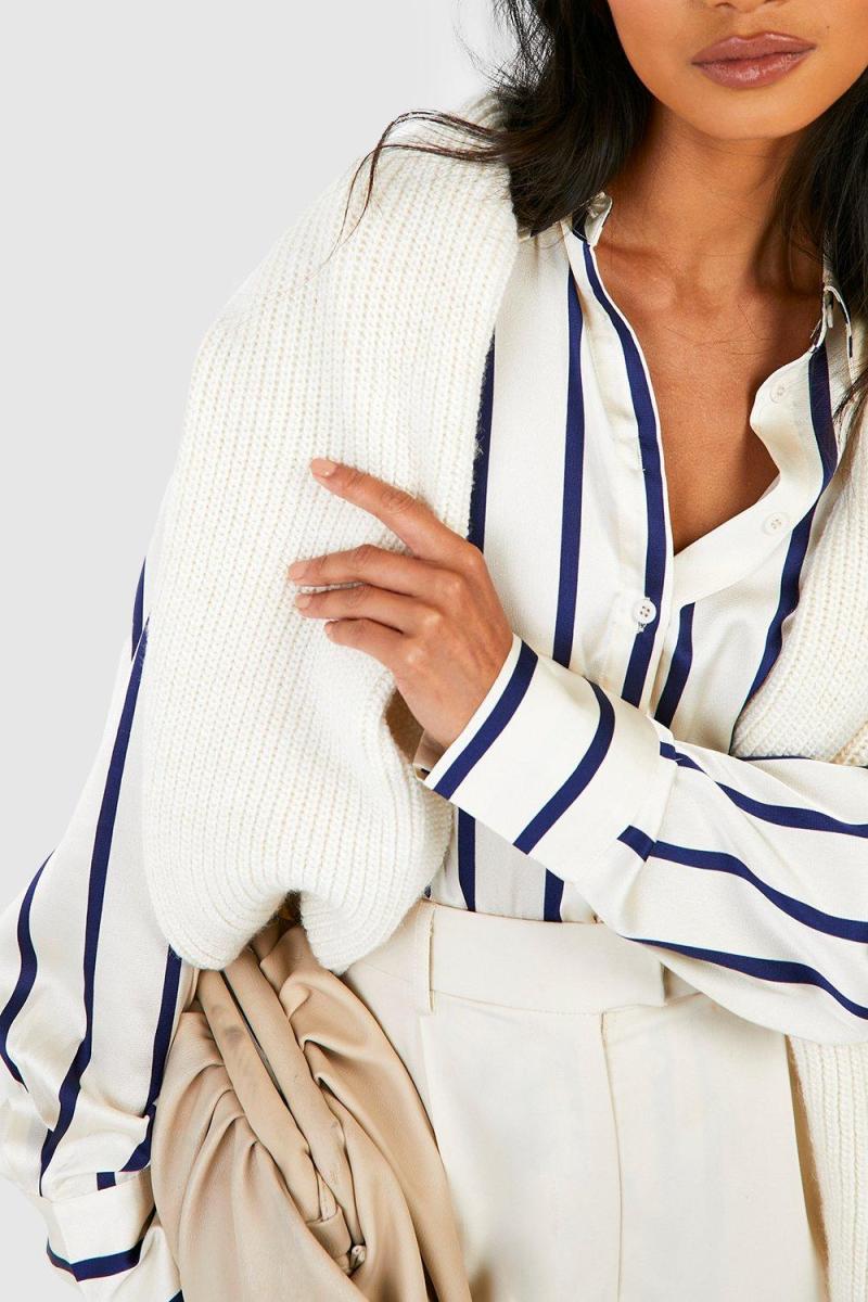 Атласна сорочка в тонку смужку