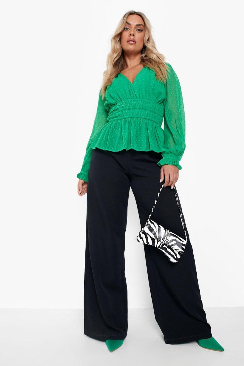 Яскраво-рожева блуза з об’ємними рукавами в сітчасту сіточку