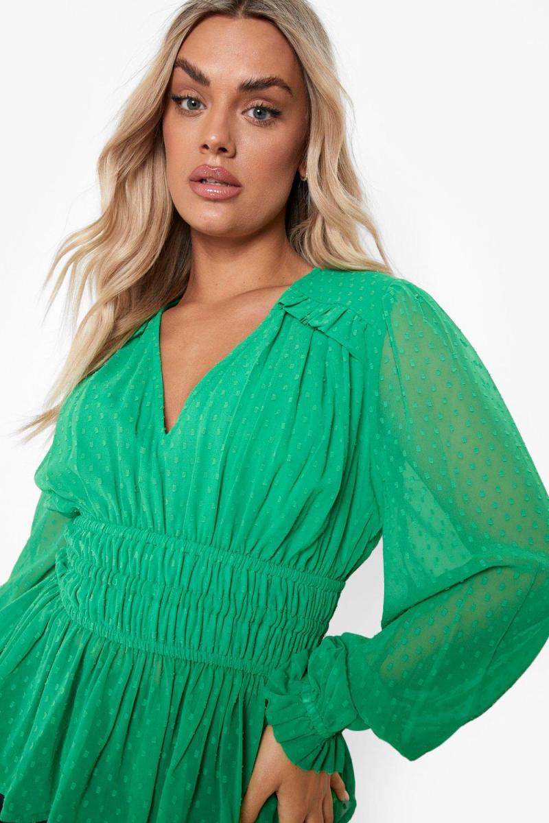 Яскраво-рожева блуза з об’ємними рукавами в сітчасту сіточку