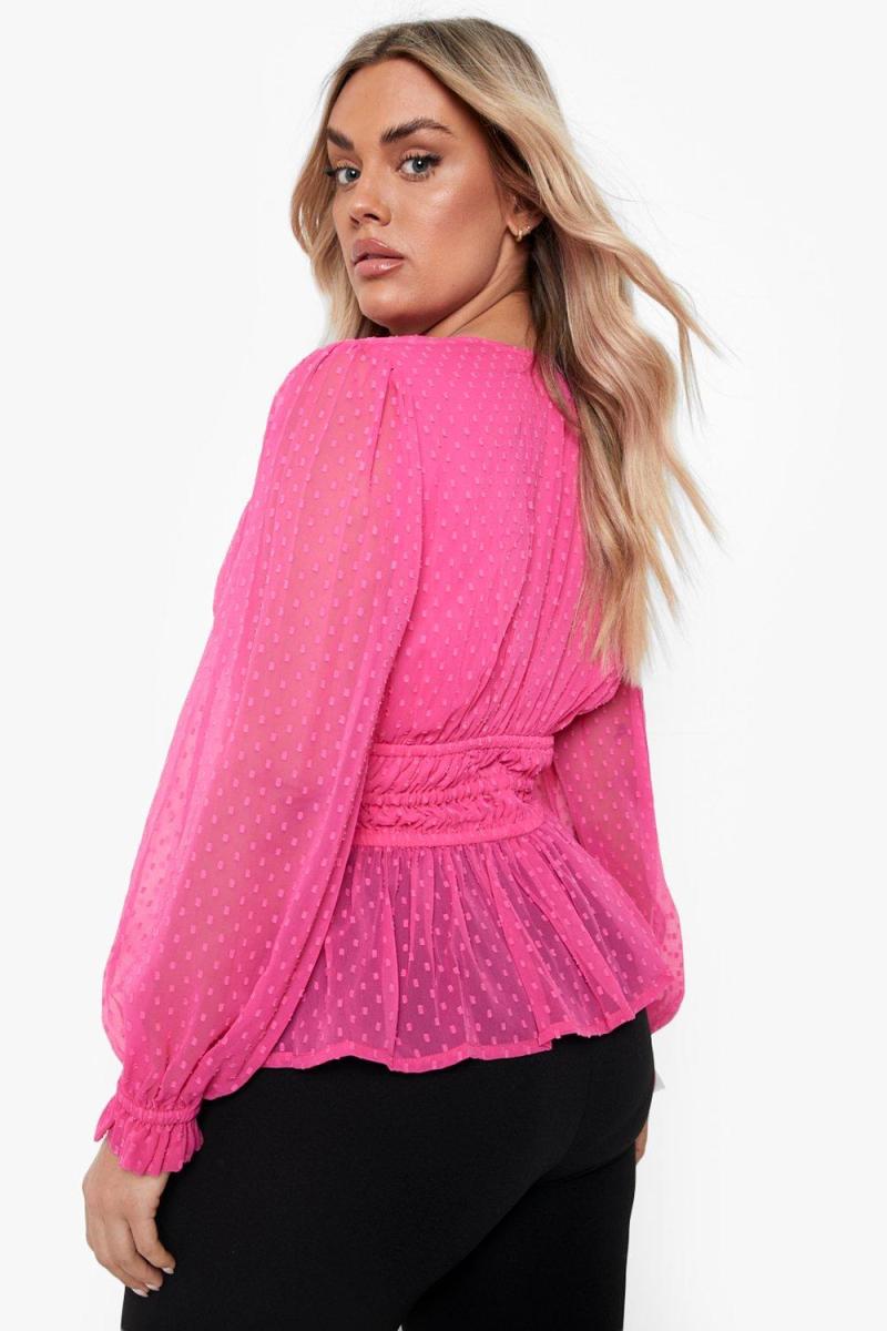 Яскраво-рожева блуза з об’ємними рукавами в сітчасту сіточку