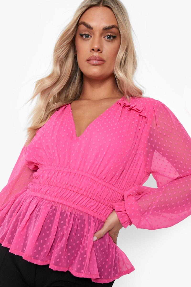 Яскраво-рожева блуза з об’ємними рукавами в сітчасту сіточку