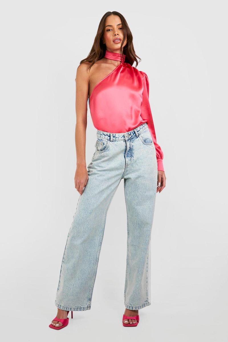 Атласна блузка з горловиною на одне плече