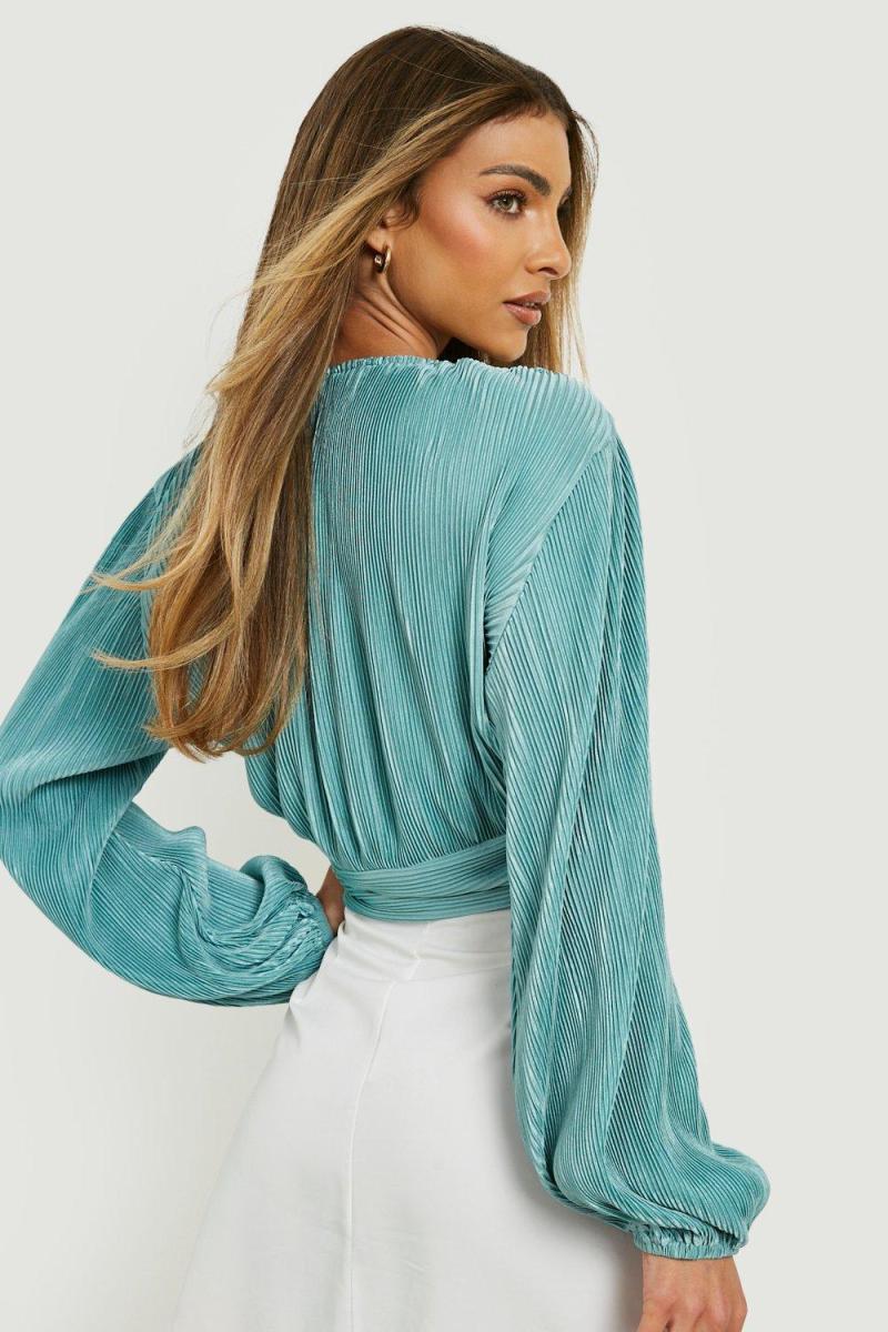 Топ із плісованими довгими рукавами з рюшами на передній частині води