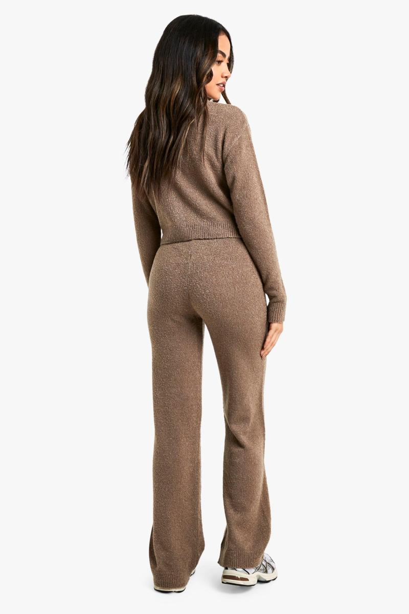 М'який трикотажний кардиган з V-подібним вирізом і трикотажне в'язання широких штанин