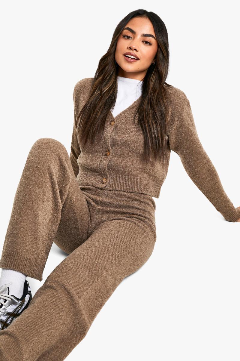 М'який трикотажний кардиган з V-подібним вирізом і трикотажне в'язання широких штанин