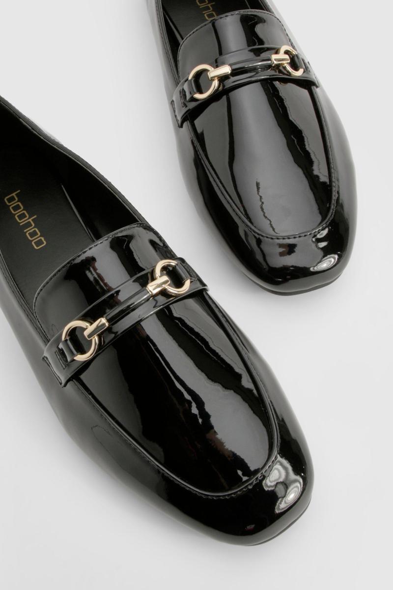 Лаковані лофери з круглим носком і однією планкою