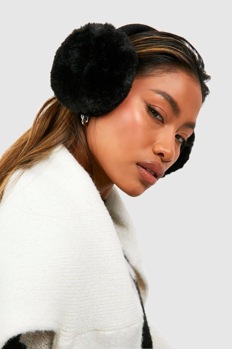 Пухнаста навушниця