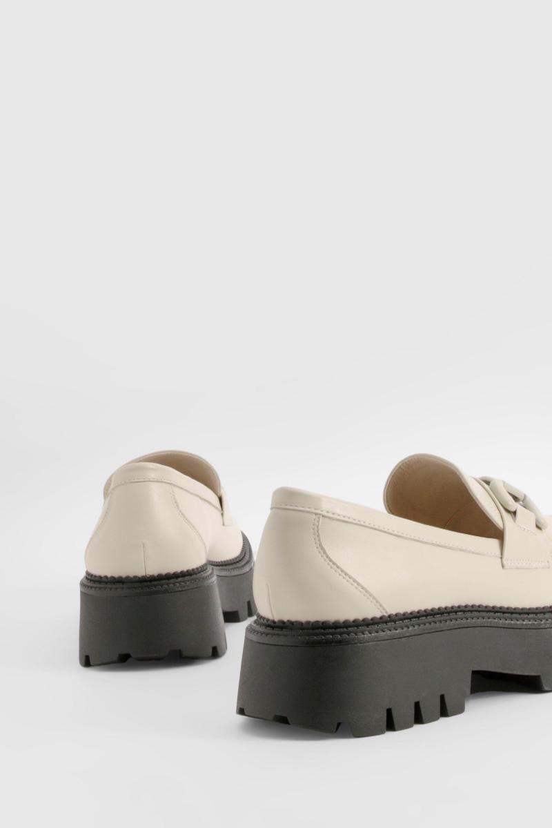 Лофери з масивним металевим оздобленням