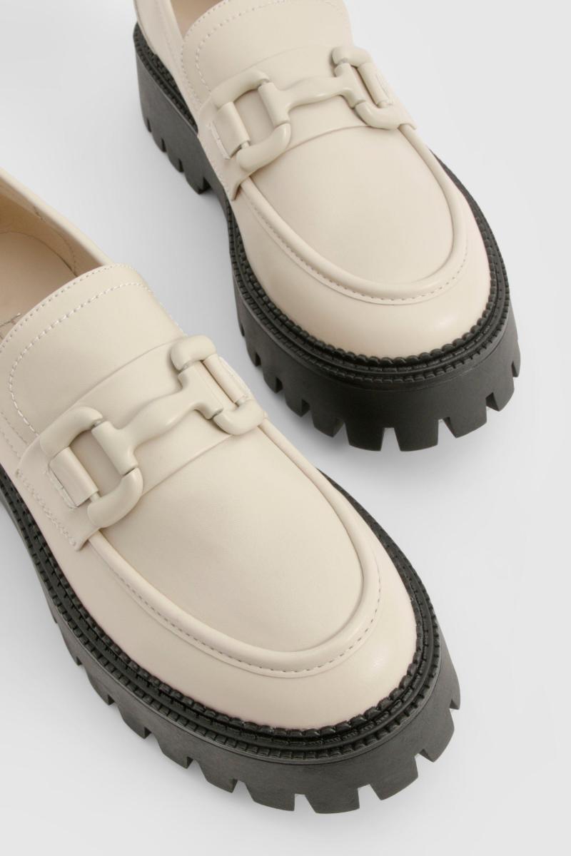 Лофери з масивним металевим оздобленням